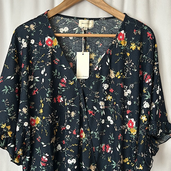 Melloday NWT Dark Blue Floral Faux Wrap Short Sleeve Shirt Top **Size 2X**🌺🌺 - Picture 3 of 4